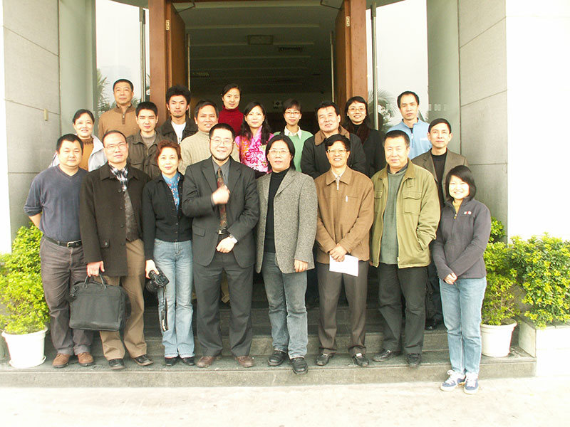 2005年3月，美术馆工作人员赴广东美术馆学习